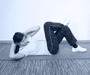 Foto: Rückenübungen für die Lendenwirbelsäule: Cross sit up